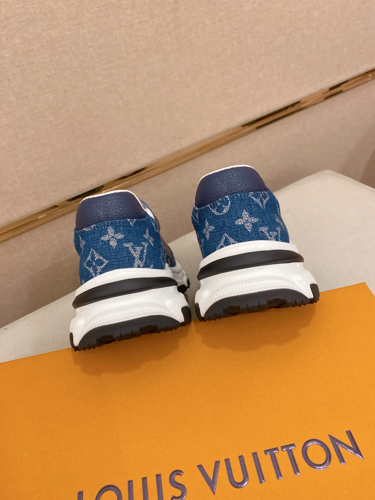 Men's shoes 442💰louis vuitton (Louis Vuitton/lv)🔍🔍The new counters are on sale at the same time. The uppers are imported from Italy. ⃣️Re-engraved🇮🇹💪💪, ⚠Sole: The original sole is specially provided by the original factory, the exclusive movable molded sole is super comfortable, ⚠Original and single goods 🔍high quality, you can enter and leave the counter at will, welcome to compare⚠. Code number: 38-44 (45/customized, non-refundable)